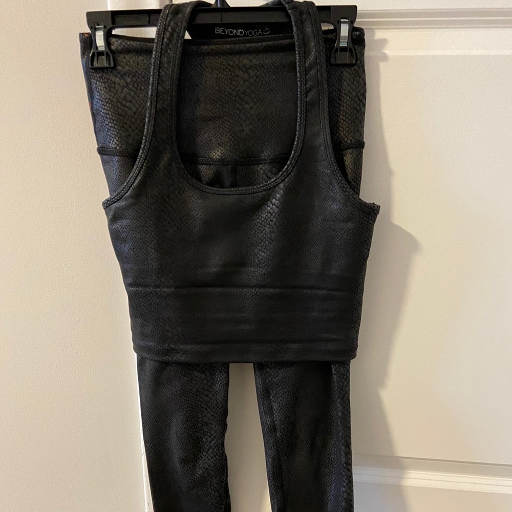 Beyond Yoga Python Shine Set